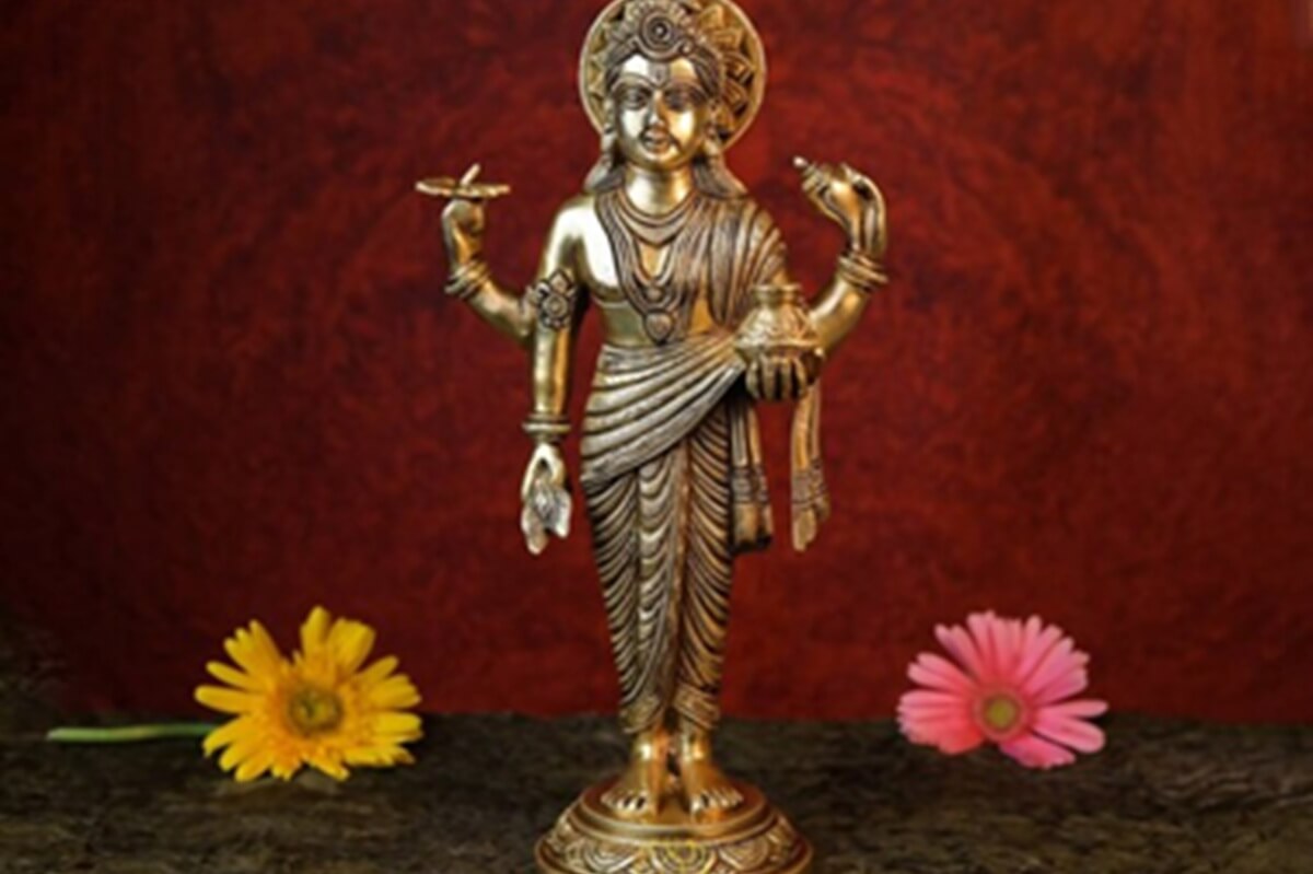 ¿Quién es el dios Dhanvantari?