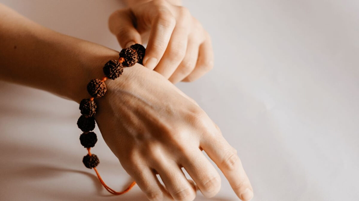 Diferencia entre Rudraksha y otras joyas espirituales
