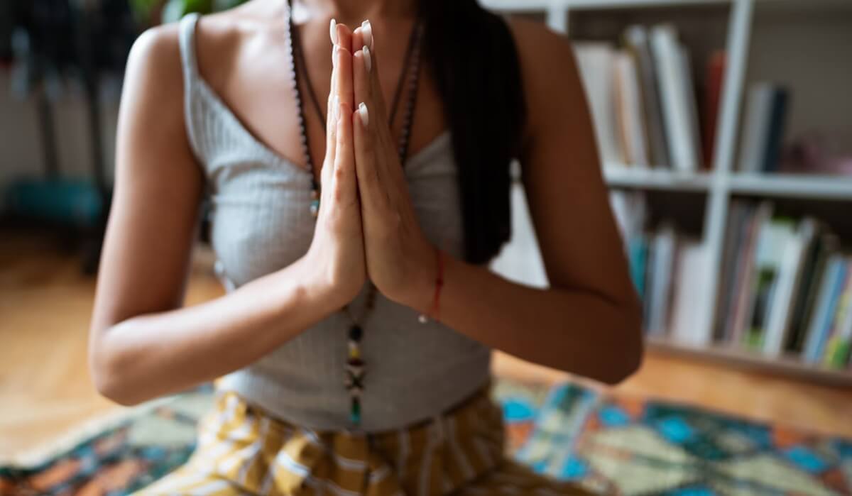 El poder del mudra Anjali (manos unidas)