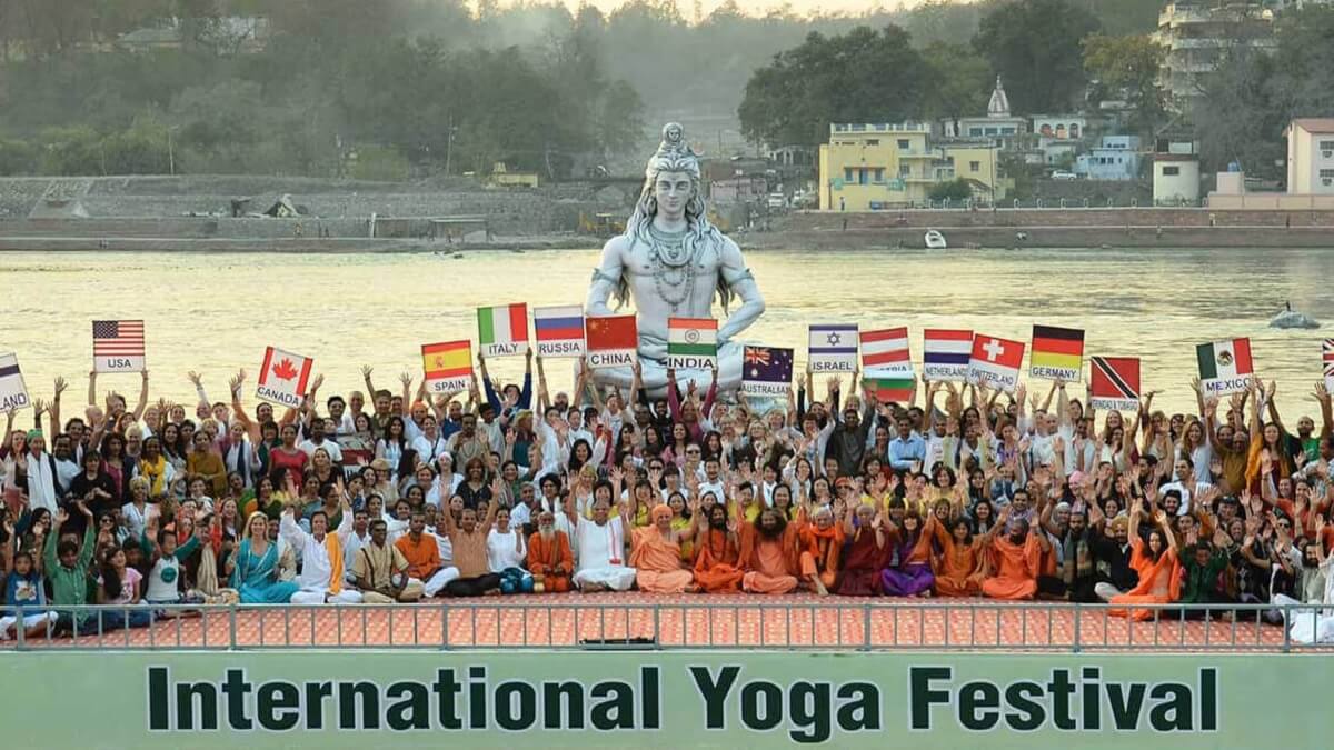 Festival Internacional de Yoga en Rishikesh (International Yoga Festival)