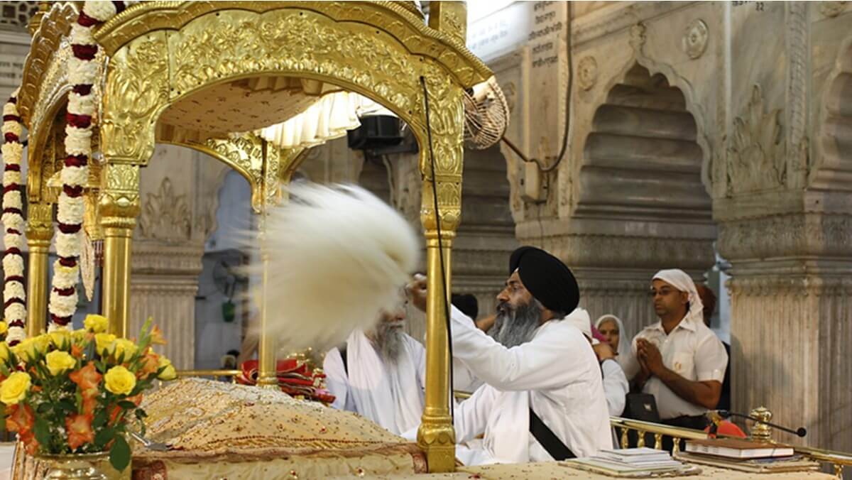 ¿Cómo puedes acercarte al Guru Granth Sahib?