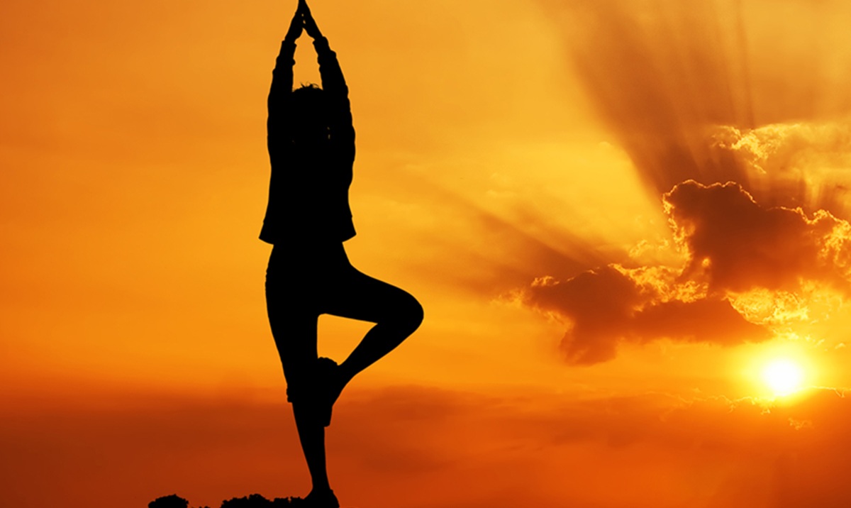 Origen y significado espiritual del Surya Namaskar