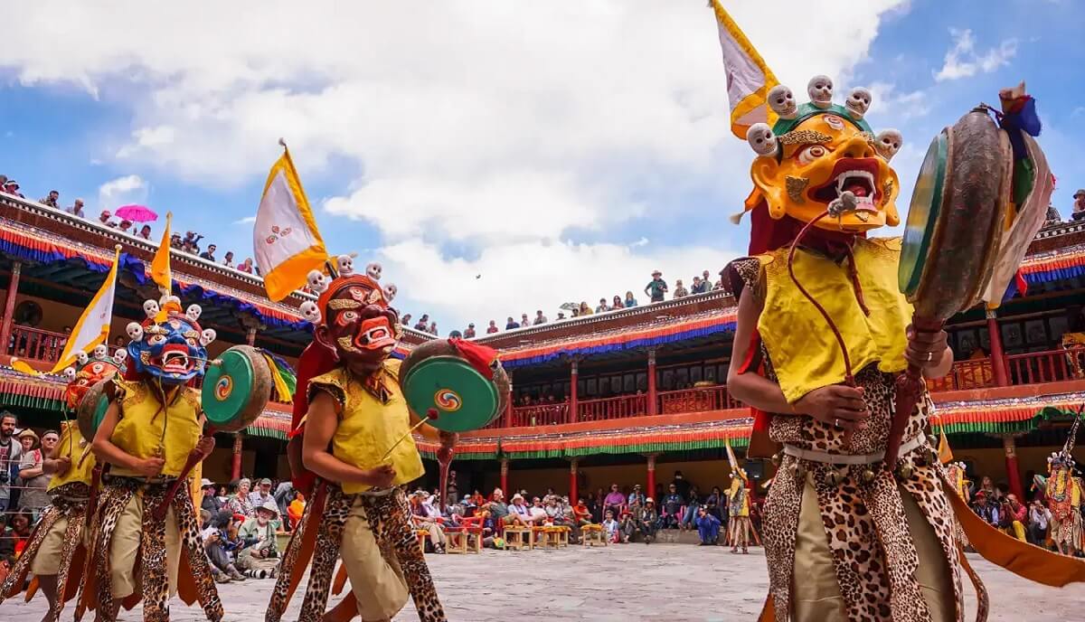 Festival de Hemis – Danza de Máscaras y Celebraciones Budistas