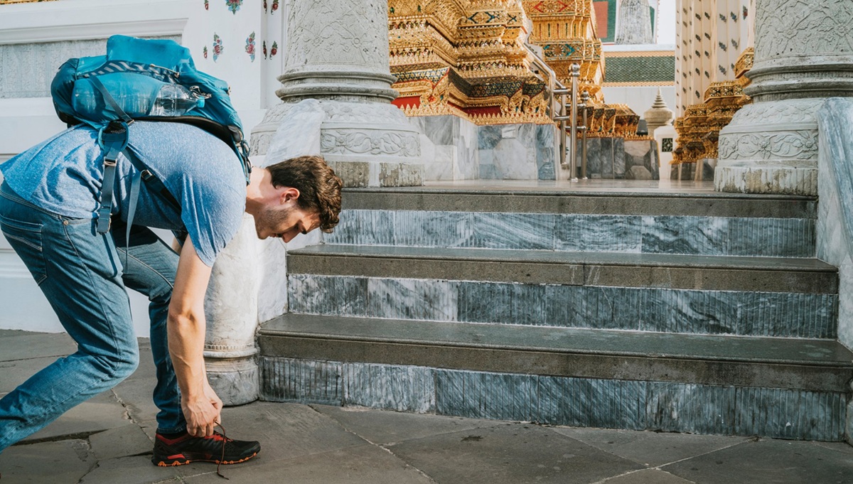 ¿Qué simboliza realmente quitarse los zapatos en India?