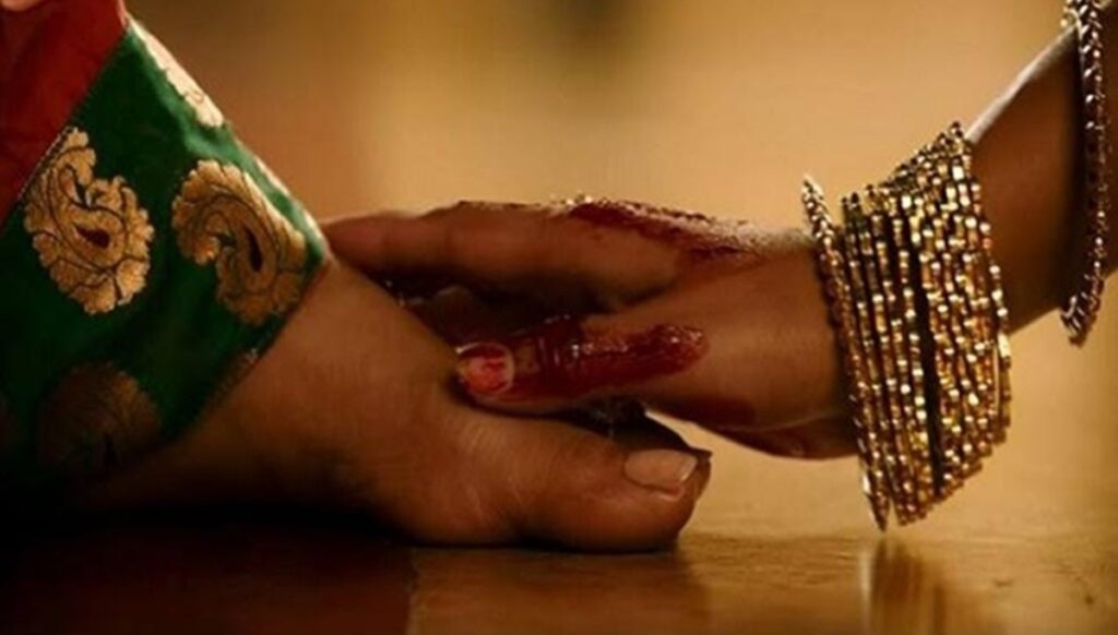 ¿Por qué en India la gente toca los pies de los mayores? Significado espiritual