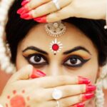 ¿Por qué los indios llevan un punto rojo en la frente? (Bindi y Tilak explicado)