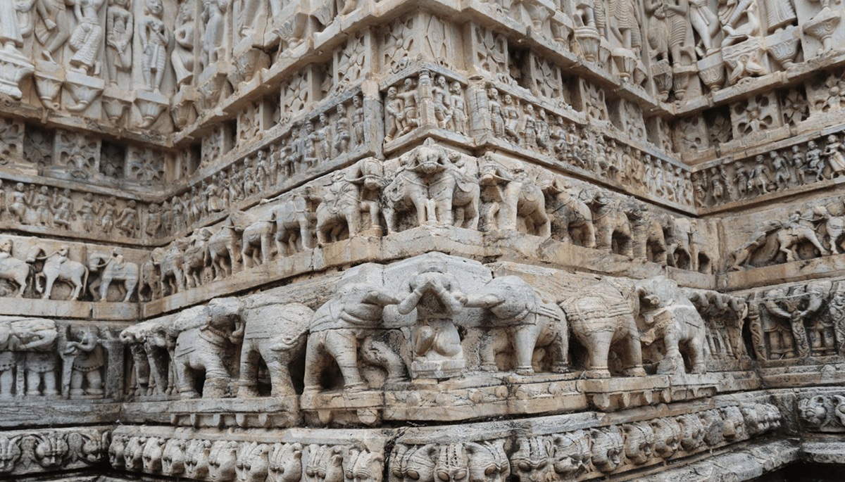 Escaleras sagradas y las puertas de los elefantes