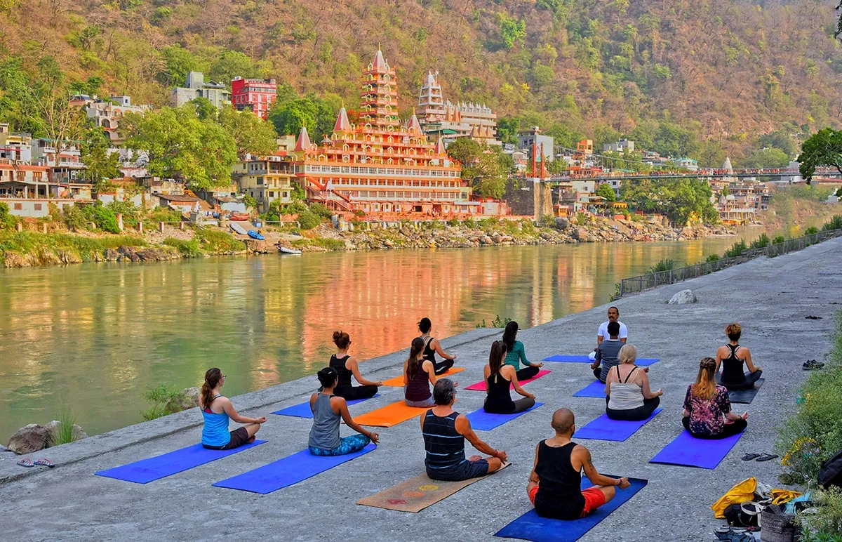 Rishikesh destino espiritual para yoga y meditación